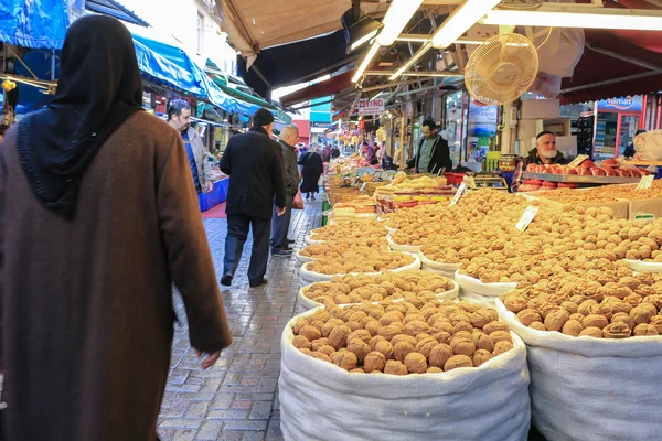 Écrou à vendre au marché extérieur Bursa — Photo