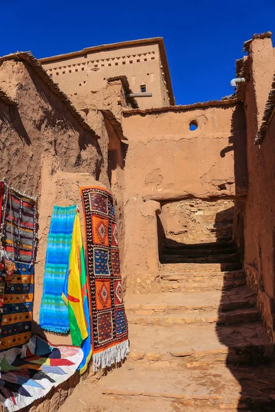 Tapetes e tapizones em Ait Benhaddou — Fotografia de Stock