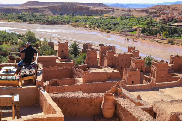 Ait Benhaddou rooftop cafe — Stock Photo, Image