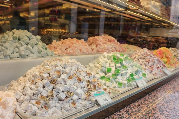 Turkish delight candies in storefront — Stock Photo, Image