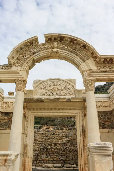 Tempel des Hadrianus Ruinen in Ephesus, Türkei — Stockfoto