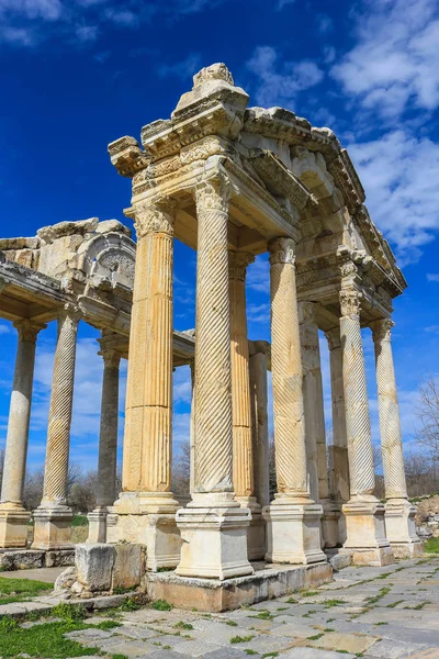 De Tetrapylon, monumentale poort in Aphrodisias Turkije — Stockfoto