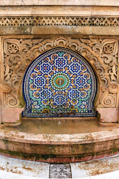 Decorative tile fountain — Stock Photo, Image