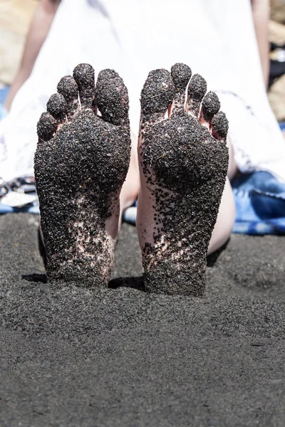 Sandiga fötter på Black Beach, Lorneville, New Brunswick, i frå — Stockfoto