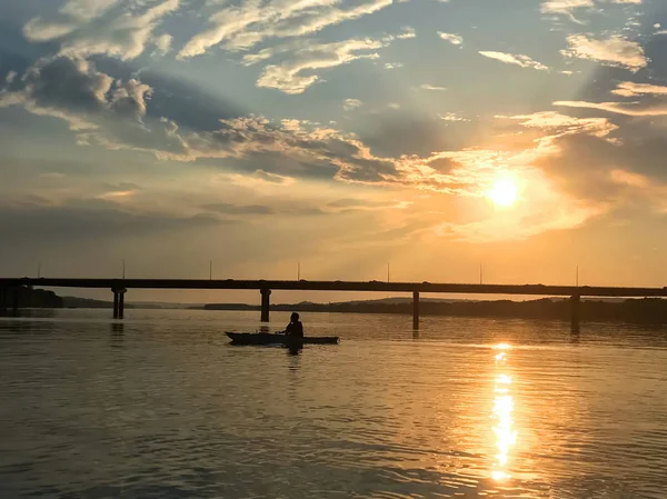 Kajak na zachód słońca w Fredericton nad rzeką Saint John, nowe — Zdjęcie stockowe