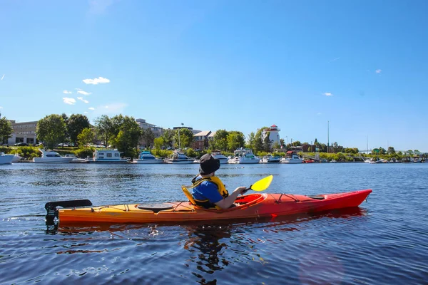 Kayaking n Fredericton on the Saint John River , New Brunswick, — Stock Photo, Image