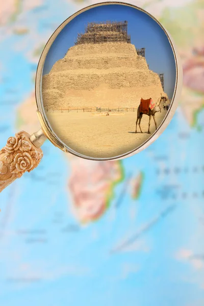 Saqqara vergrootglas op kaart — Stockfoto