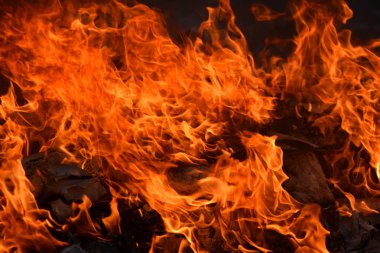 şenlik ateşi doku ateş ile