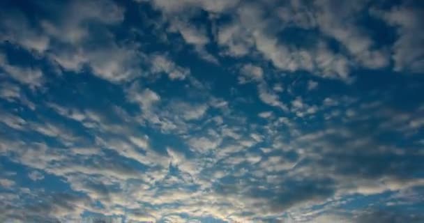 Letní cloudscape časosběrné záběry, široký úhel 4k videa — Stock video