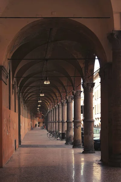 İtalya Bologna antik portikolardan