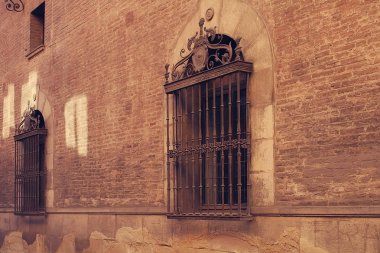 bir duvar ile pencere eşiği.