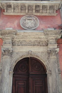 Mimari detay. Bologna İspanyolca üniversitede. İtalya