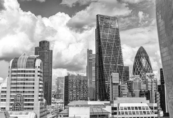 ロンドン市では、E を構築企業は、高層ビル営業所 — ストック写真