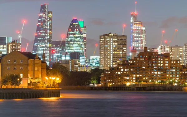 LONDRES - 26 DE SEPTIEMBRE DE 2016: Skyline of London City business dis —  Fotos de Stock