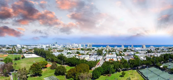 Miami, bir park şehir manzarası havadan görünümü — Stok fotoğraf