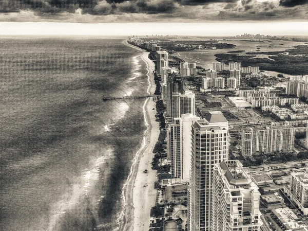 Skyline de Miami Beach, vue aérienne au crépuscule — Photo