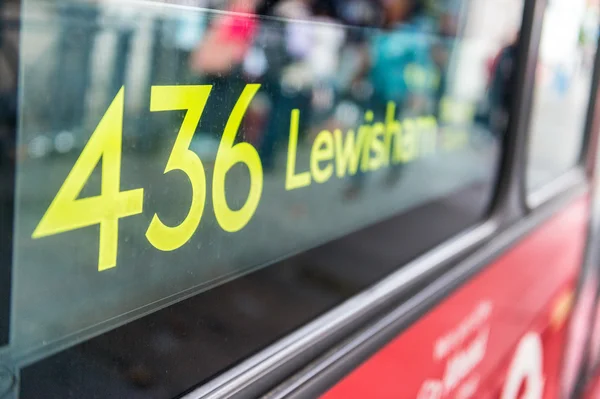 Ventana del autobús rojo de Londres — Foto de Stock