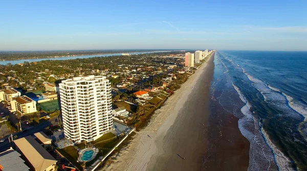 Bela vista aérea de Daytona Beach em um dia ensolarado, FL — Fotografia de Stock