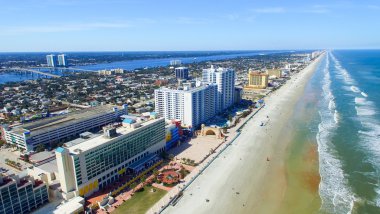 Daytona Beach Atlantik deniz, Florida hava görünümünü boyunca