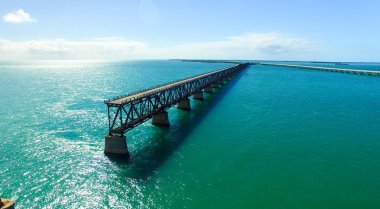 Bahia Honda Devlet Park eski köprü ile havadan görünümü