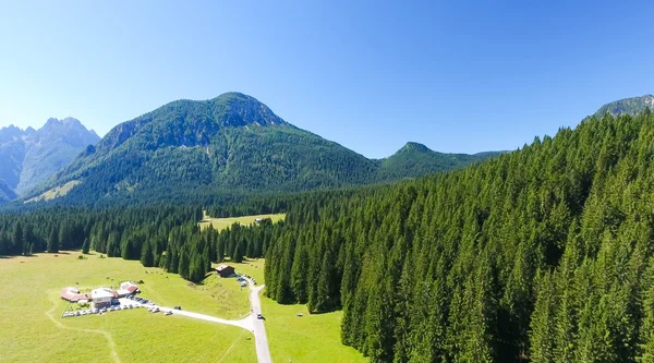 Val Visdende, Itálie. Krásný letecký pohled na Dolomity — Stock fotografie