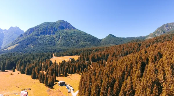 Dolomitské údolí, panoramatický výhled na italské Alpy — Stock fotografie