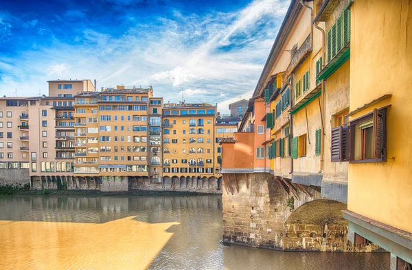Oude brug van Florence Ponte Vecchio toeristische attractie — Stockfoto