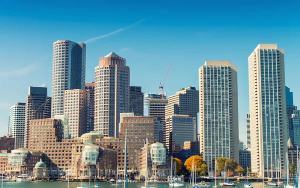 Бостонский горизонт в прекрасный день - Массачусетс — стоковое фото