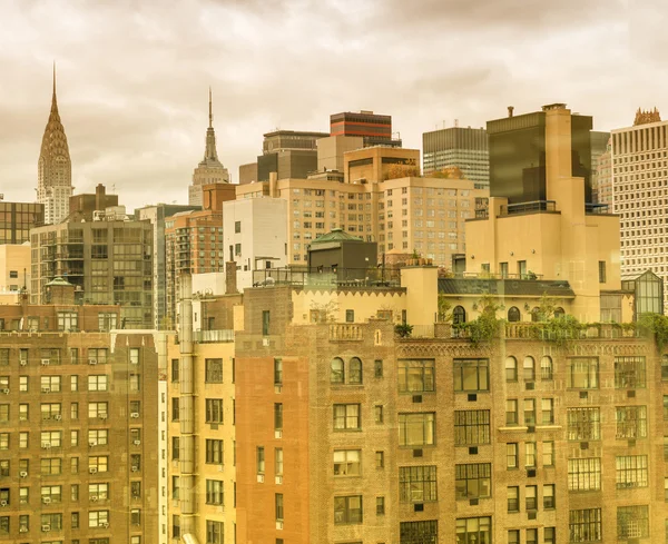 Edifícios antigos e modernos de Nova Iorque, Midtown Manhattan — Fotografia de Stock