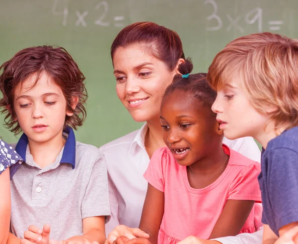 Working together at elementary school. Integration and multi eth — Stock Photo, Image