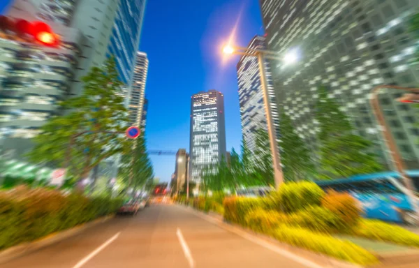 Blurre nézet Shinjuku utca éjjel a mozgó autó — Stock Fotó