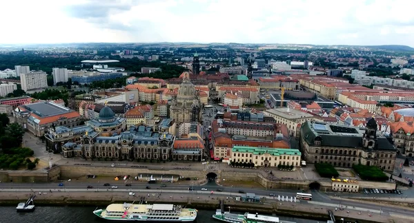 Dresden, Duitsland - juli 2016: Mooie luchtfoto stadszicht. Deze i — Stockfoto