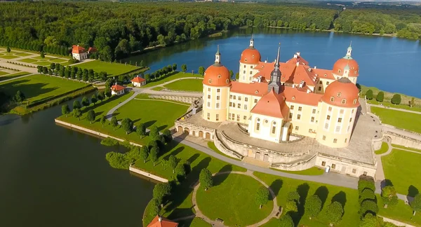 Krajina pohled na zámku moritzburg v Sasku, Německo — Stock fotografie