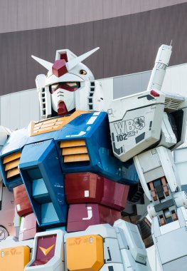 Tokyo - 22 Mayıs 2016: Full-size Mobile suit Gundam. Ana 