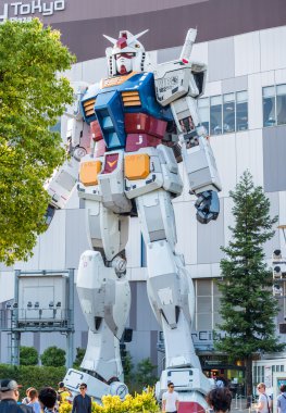 Tokyo - 22 Mayıs 2016: Full-size Mobile suit Gundam. Ana 