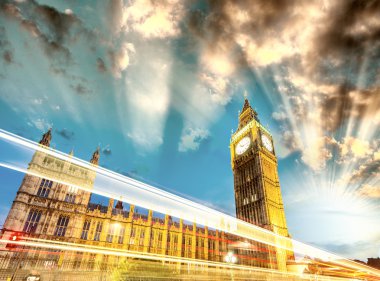 Westminster Bridge, Londra üzerinden ışık yollar