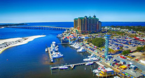 Destin, Florida. Flygfoto över vackra stadssilhuetten — Stockfoto