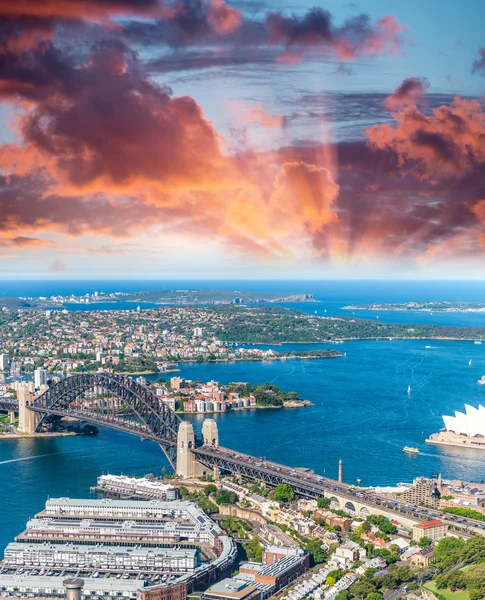 Сидней Харбур, Новый Южный Уэльс, Австралия в сумерках — стоковое фото