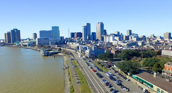 从密西西比河，路易斯安那州新奥尔良鸟瞰图 — 图库照片