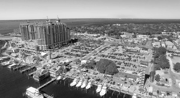 DESTIN, FL - FEVEREIRO 2016: skyline da cidade do ar. Destin é — Fotografia de Stock