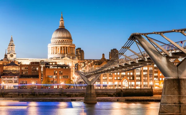 St Paul in de schemering, Londen — Stockfoto