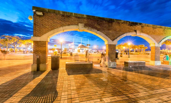 Bogen in Mallory Square in de nacht, Key West — Stockfoto