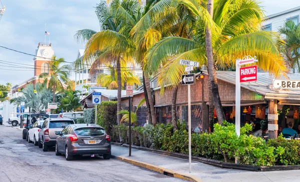 CHIAVE OCCIDENTALE, FL - GENNAIO 2016: Strade cittadine al tramonto. Più di 3 — Foto Stock