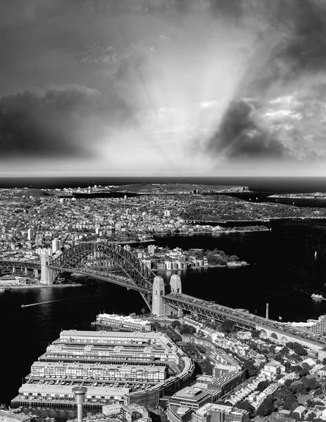 Magnificencia del puerto de Sydney visto desde helicóptero — Foto de Stock