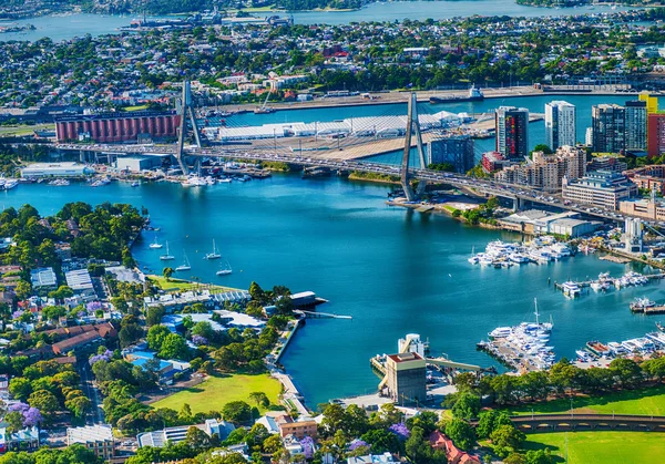 SYDNEY - NOVEMBER 10, 2015: Aerial view of city skyline from hel — Stock Photo, Image