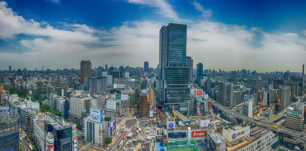 Tokyo - 2016. május 23.: Shibuya épületek és a városkép. A Shibuya — Stock Fotó