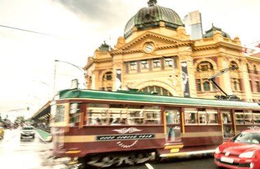 Melbourne - 20 Kasım 2015: Bulanık hareketli trafiğe açık o