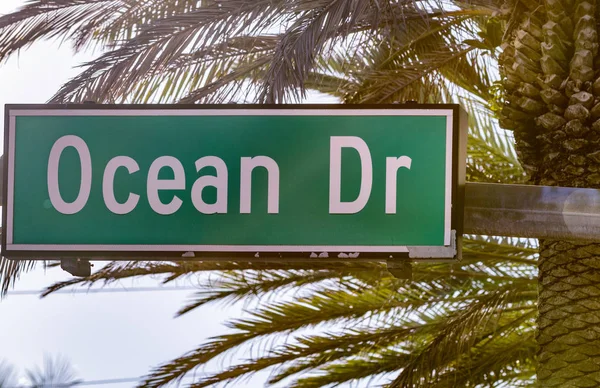 Ocean Drive sinal de rua em Miami Beach, Flórida — Fotografia de Stock
