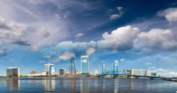 Jacksonville beautiful skyline, panoramic city view at sunset - — Stock Photo, Image