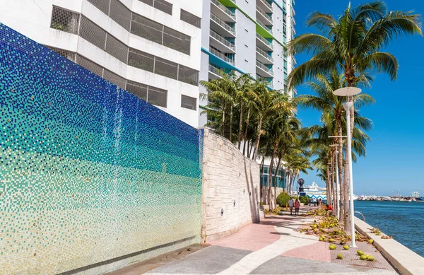 Hermoso horizonte del centro de Miami al atardecer, Florida —  Fotos de Stock